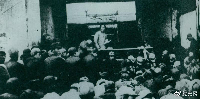 1935年12月27日，毛澤東在陜北瓦窯堡黨的活動(dòng)分子會(huì)議上作《論反對(duì)日本帝國(guó)主義的策略》報(bào)告。