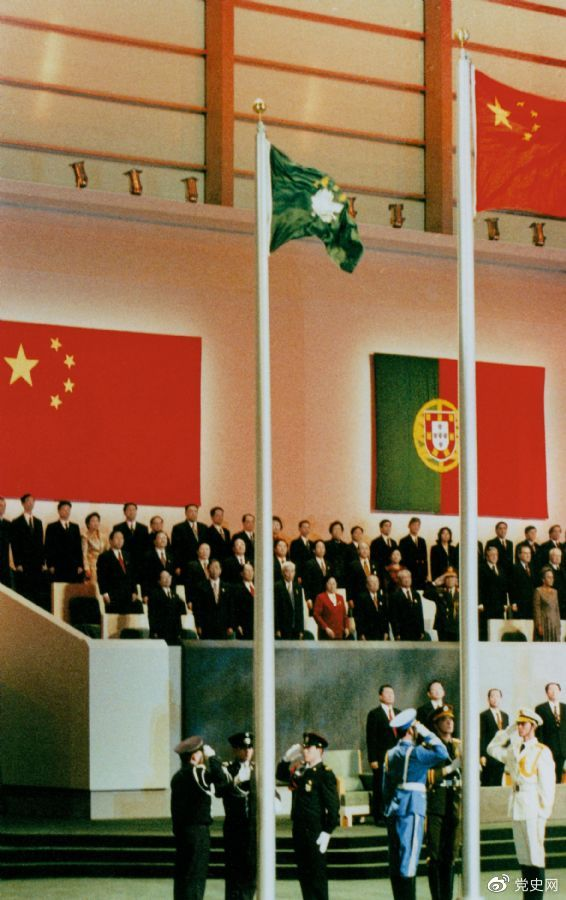 1999年12月20日，中國(guó)政府恢復(fù)行使對(duì)澳門(mén)的主權(quán)。